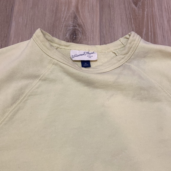 yellow universal threads crewneck - Picture 6 of 7